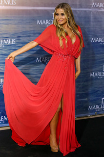 Carmen Electra feet photo thumbnail