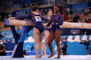 Simone Biles feet photo thumbnail