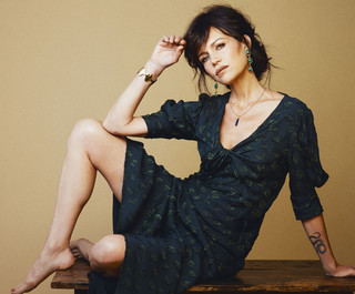 Carla Gugino feet photo thumbnail