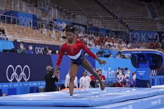 Simone Biles feet photo thumbnail