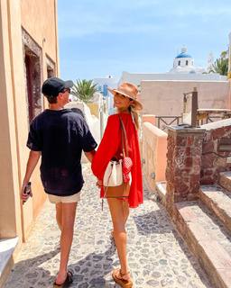 Olivia Culpo feet photo thumbnail