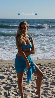 Kara Del Toro feet photo thumbnail