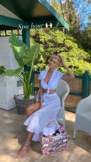 Victoria Silvstedt feet photo thumbnail