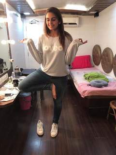 Huma Qureshi feet photo thumbnail