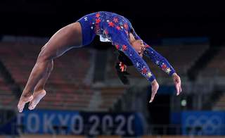 Simone Biles feet photo thumbnail