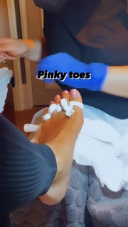 Rita Ora feet photo thumbnail