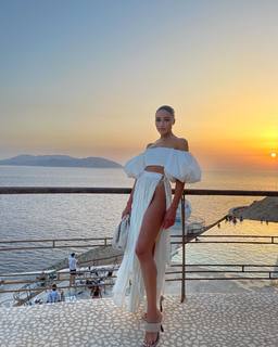 Olivia Culpo feet photo thumbnail