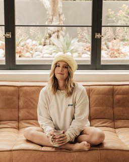 Ashley Tisdale feet photo thumbnail