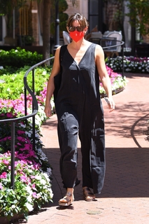 Jennifer Garner feet photo thumbnail