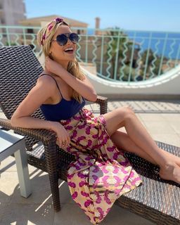 Laura Whitmore feet photo thumbnail