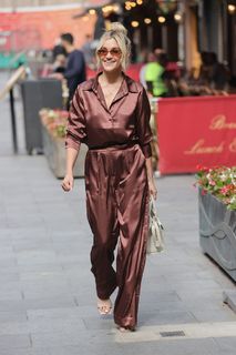 Ashley Roberts feet photo thumbnail