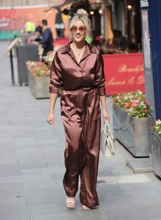 Ashley Roberts feet photo thumbnail