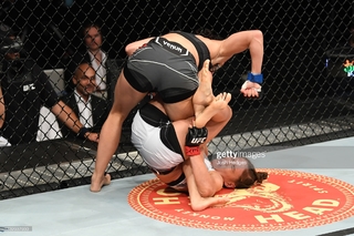 Karolina Kowalkiewicz feet photo thumbnail
