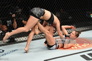 Karolina Kowalkiewicz feet photo thumbnail