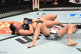Karolina Kowalkiewicz feet photo thumbnail