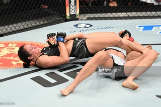 Karolina Kowalkiewicz feet photo thumbnail