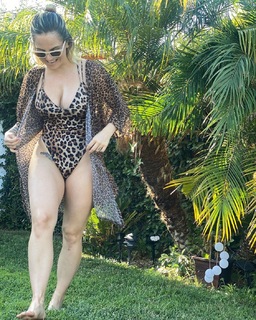JoJo feet photo thumbnail