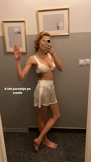 Marta Wierzbicka feet photo thumbnail