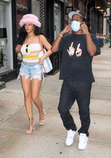 Rihanna feet photo thumbnail