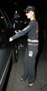 Paris Hilton feet photo thumbnail