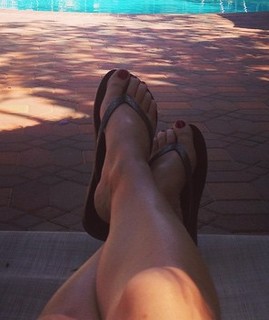 Angela Kinsey feet photo thumbnail