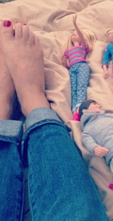 Angela Kinsey feet photo thumbnail
