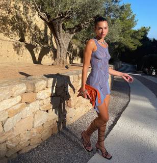 Dua Lipa feet photo thumbnail
