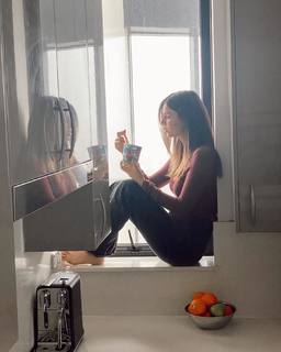 Victoria Justice feet photo thumbnail