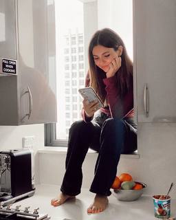 Victoria Justice feet photo thumbnail