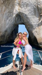 Sydney Sweeney feet photo thumbnail