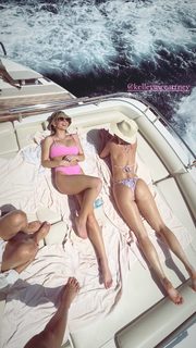Sydney Sweeney feet photo thumbnail