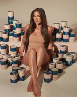Khloé Kardashian feet photo thumbnail