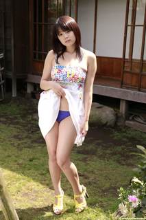 Ai Shinozaki feet photo thumbnail
