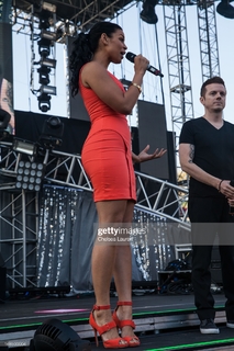 Jordin Sparks feet photo thumbnail