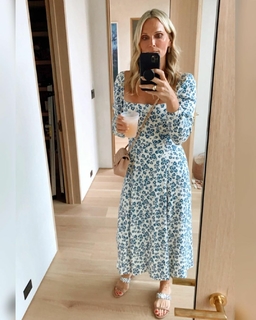 Molly Sims feet photo thumbnail