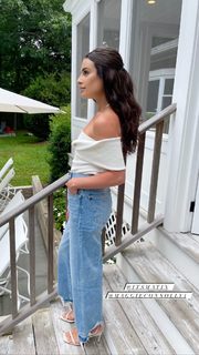 Lea Michele feet photo thumbnail