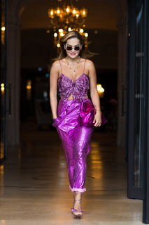 Rita Ora feet photo thumbnail