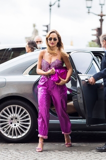 Rita Ora feet photo thumbnail
