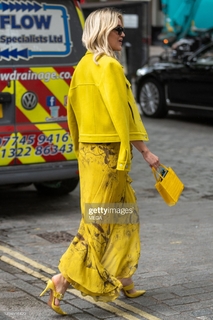 Ashley Roberts feet photo thumbnail