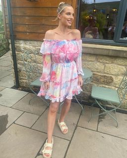 Helen Flanagan feet photo thumbnail