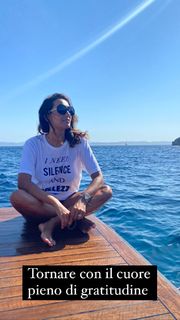 Caterina Balivo feet photo thumbnail