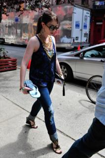 Michelle Trachtenberg feet photo thumbnail