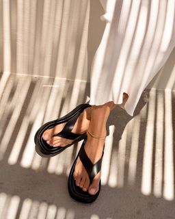 Vera Brezhneva feet photo thumbnail