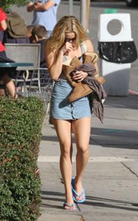Kate Hudson feet photo thumbnail