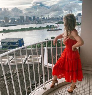 Tara Lipinski feet photo thumbnail