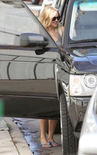 Kate Hudson feet photo thumbnail