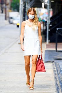 Kelly Bensimon feet photo thumbnail