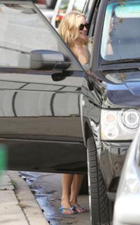 Kate Hudson feet photo thumbnail