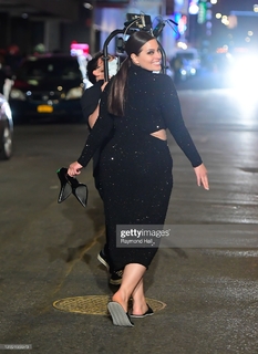 Ashley Graham feet photo thumbnail