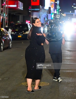 Ashley Graham feet photo thumbnail